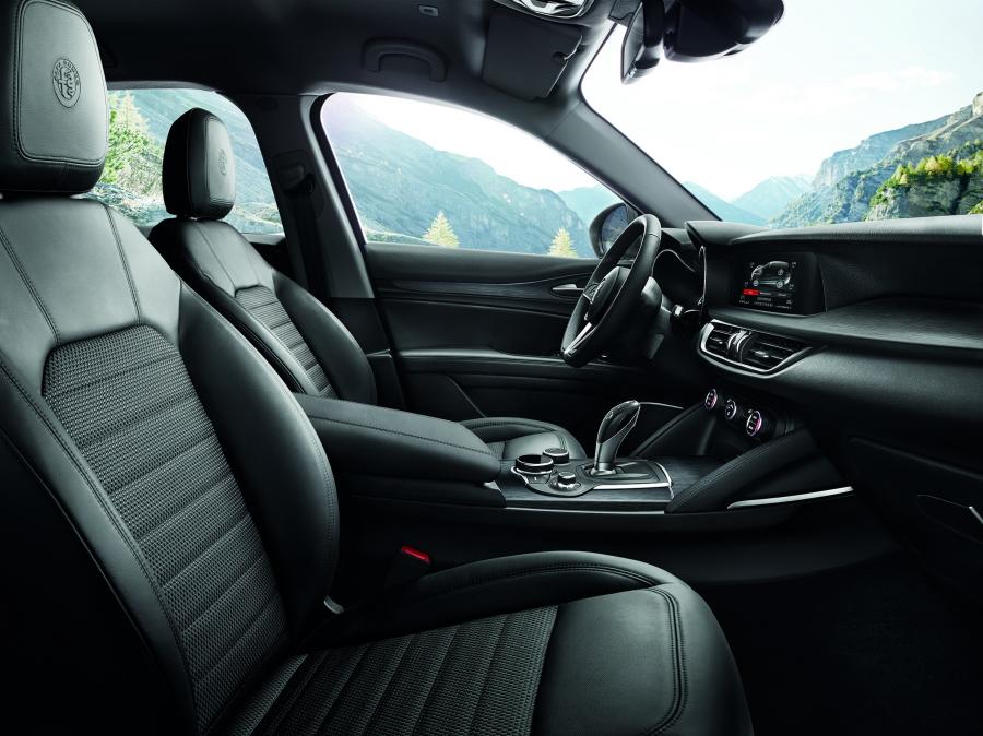 Интерьер Alfa Romeo Stelvio (949) 2017 года  (WW) (фото 77 из 114)